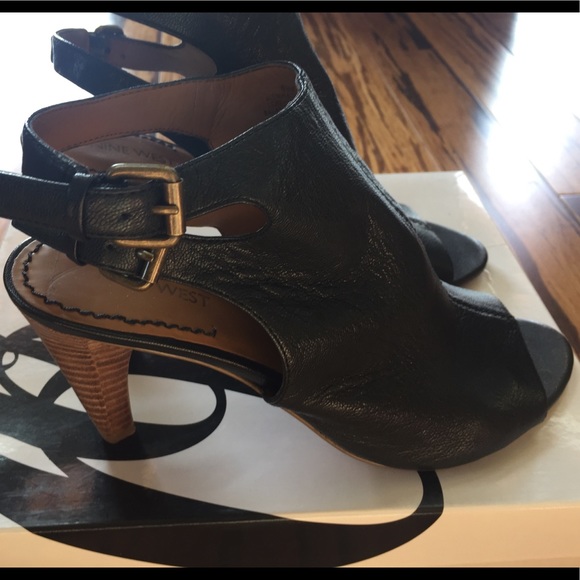 Black Nine West Peep Toe Shoe: Size 9 1/2 🖤 - Picture 5 of 8